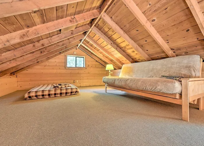 Deck & Mogollon Rim Views: Secluded Holiday home Payson