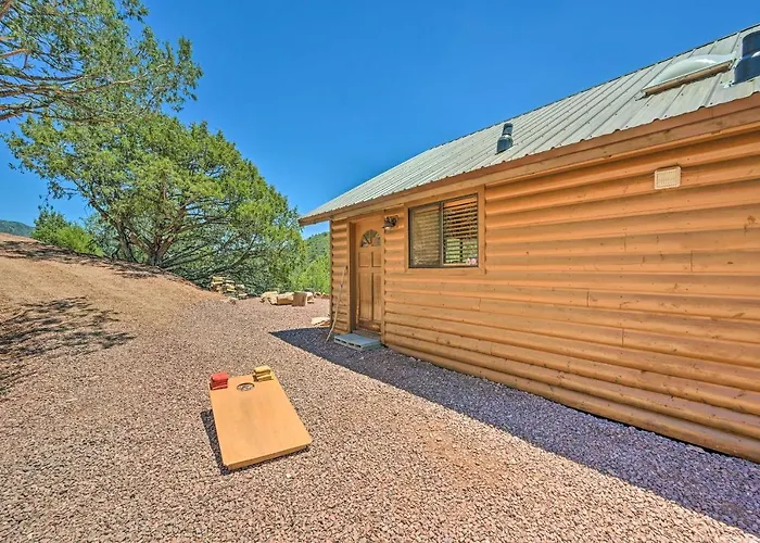 Deck & Mogollon Rim Views: Secluded Holiday home